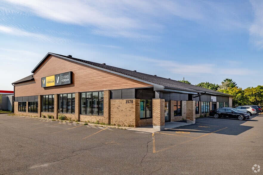 3570-3664 Boul Saint-Charles, Kirkland, QC à vendre - Photo de l’immeuble – Image 2 sur 10