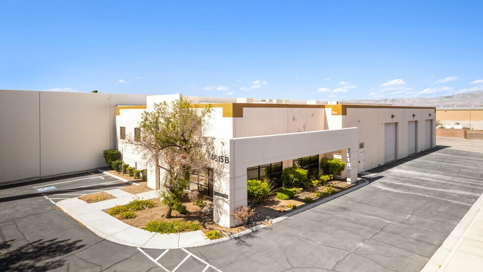 4615 N Lamb Blvd, Las Vegas, NV à louer - Photo de l’immeuble – Image 3 sur 11