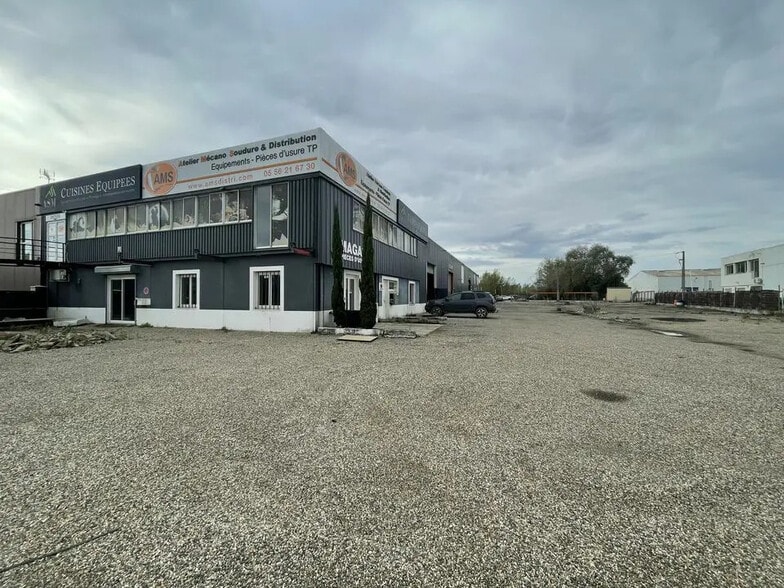 Local d'activités dans Latresne à vendre - Photo de l’immeuble – Image 2 sur 12