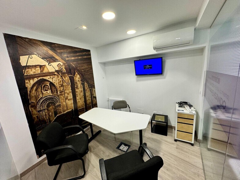 Bureau dans Salamanca, Salamanca à louer - Photo de l’immeuble – Image 2 sur 11