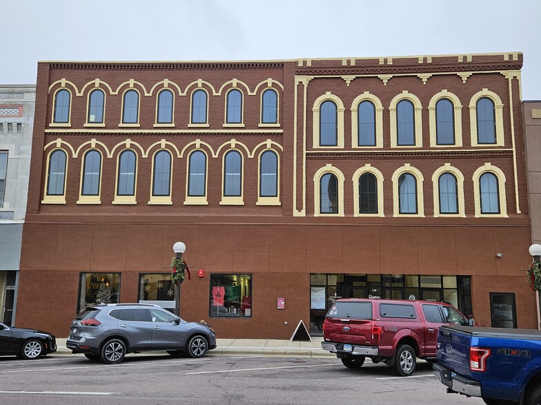 110 N Minnesota St, New Ulm, MN à louer - Photo de l’immeuble – Image 2 sur 24