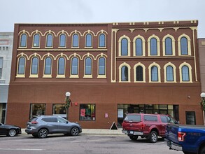 110 N Minnesota St, New Ulm, MN à louer Photo de l’immeuble– Image 2 sur 24