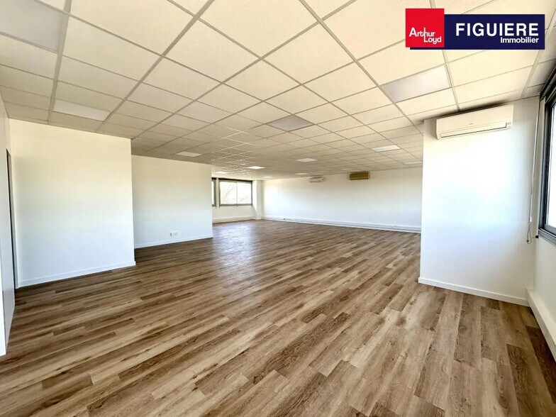 260 Rue René Descartes, Aix-en-Provence à louer - Photo de l’immeuble – Image 2 sur 10