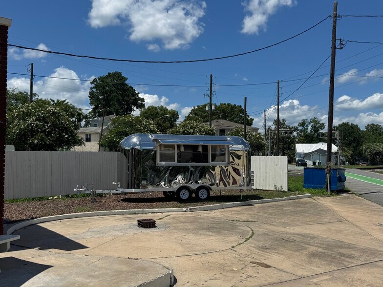 410 E 37th St, Savannah, GA à louer - Photo de l’immeuble – Image 2 sur 9