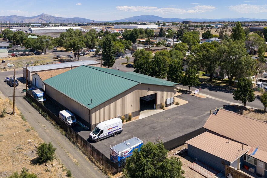 335 SE Jackson St, Redmond, OR à vendre - Photo de l’immeuble – Image 3 sur 15
