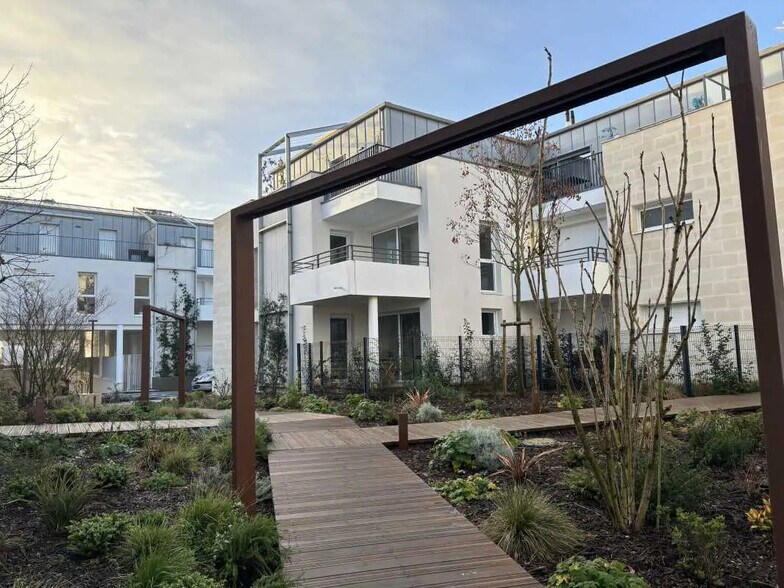 Bureau dans Talence à vendre - Photo de l’immeuble – Image 3 sur 11