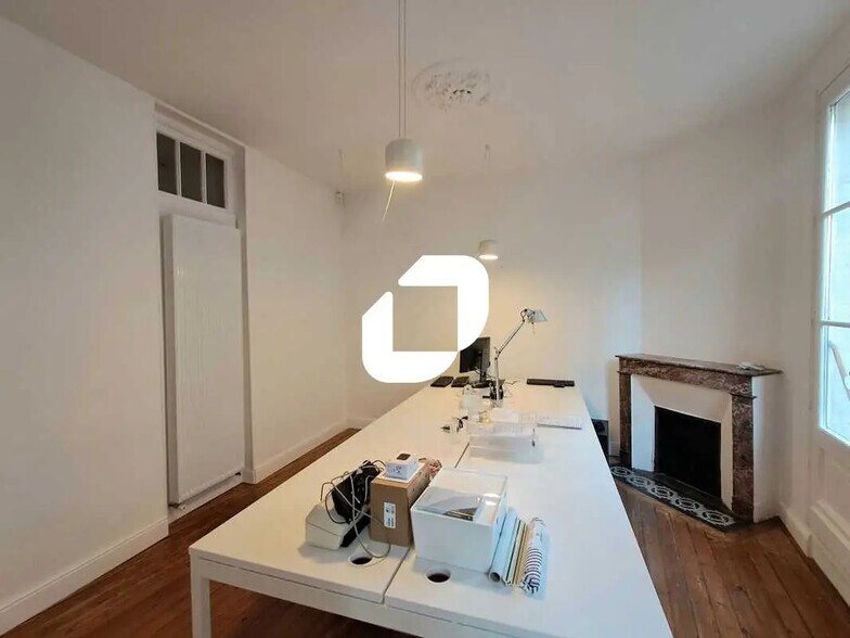 Bureau dans Bordeaux à louer - Photo de l’immeuble – Image 2 sur 6