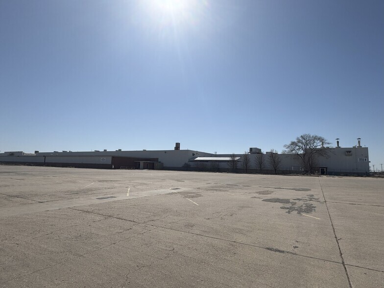 3401 E 4th Ave, Hutchinson, KS à vendre - Photo de l’immeuble – Image 3 sur 9
