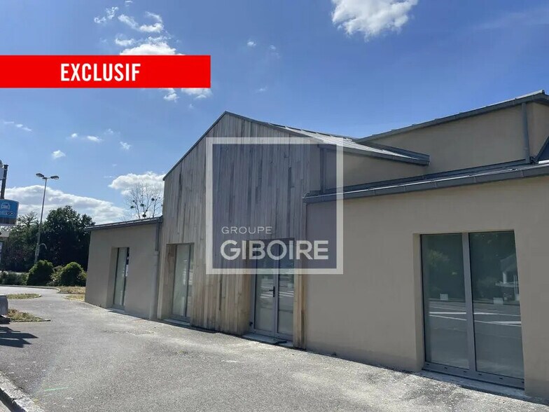 Local commercial dans Montfort-sur-Meu à louer - Photo de l’immeuble – Image 2 sur 2
