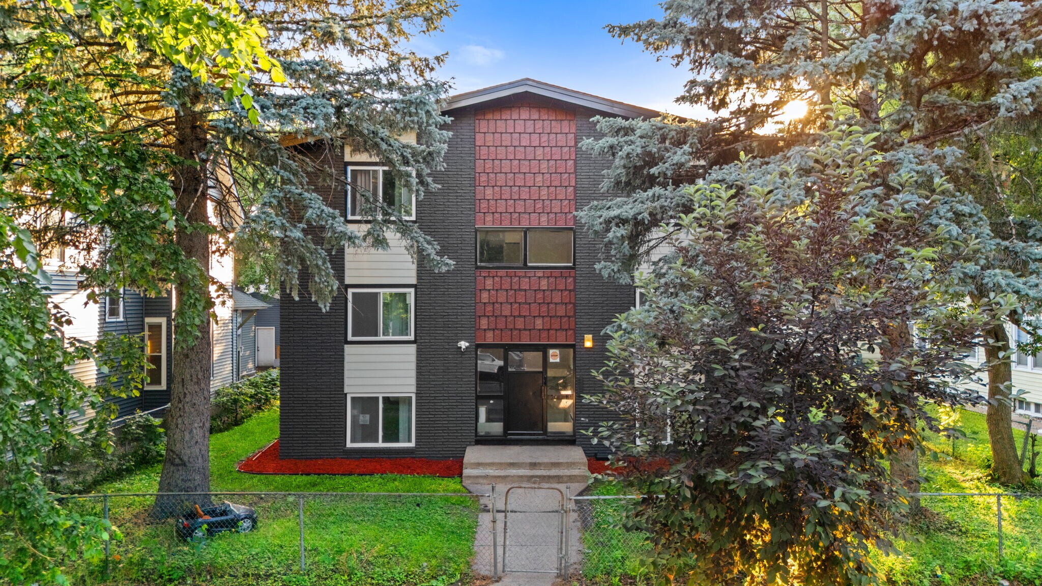 2528 17th Ave S, Minneapolis, MN à vendre Photo de l’immeuble– Image 1 sur 32