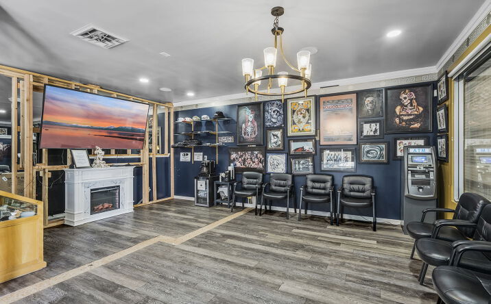 1110 S Wells Ave, Reno, NV à vendre - Photo intérieure – Image 2 sur 18