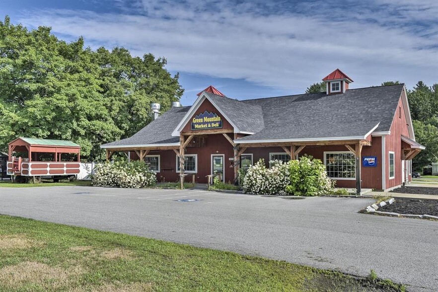 Local commercial dans Brattleboro, VT à vendre - Photo principale – Image 1 sur 27