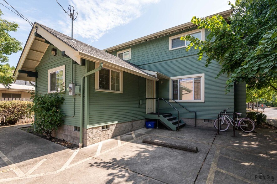 1396 Charnelton St, Eugene, OR à louer - Photo de l’immeuble – Image 3 sur 72