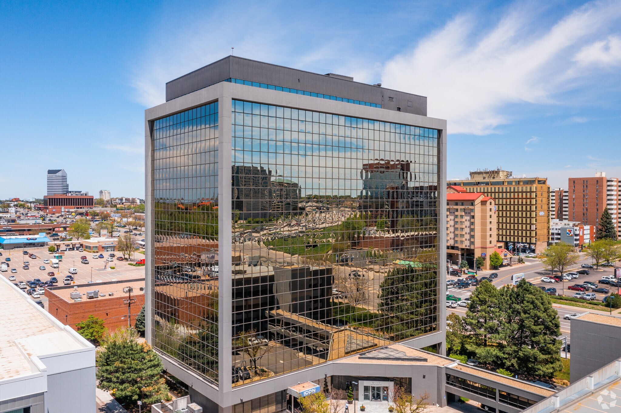 3900 E Mexico Ave, Denver, CO à louer Photo principale– Image 1 sur 13