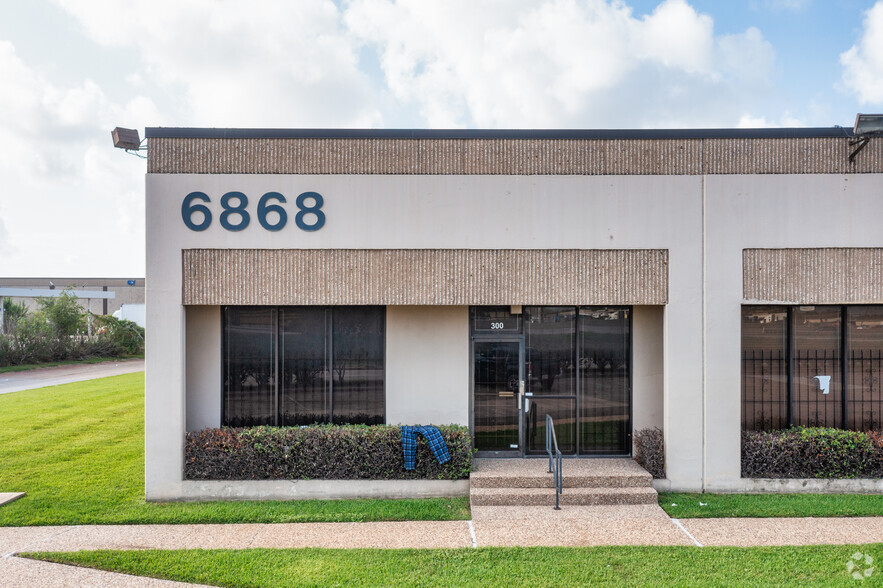 6868 N Loop Fwy E, Houston, TX à louer - Photo de l’immeuble – Image 3 sur 5