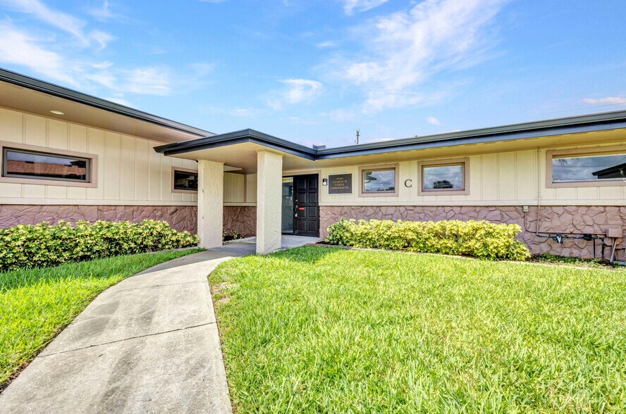 3443 Tamiami Trl, Port Charlotte, FL à louer - Photo principale – Image 1 sur 29