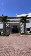 4500-4500 N University Dr, Coral Springs, FL à louer Photo de l’immeuble– Image 2 sur 9