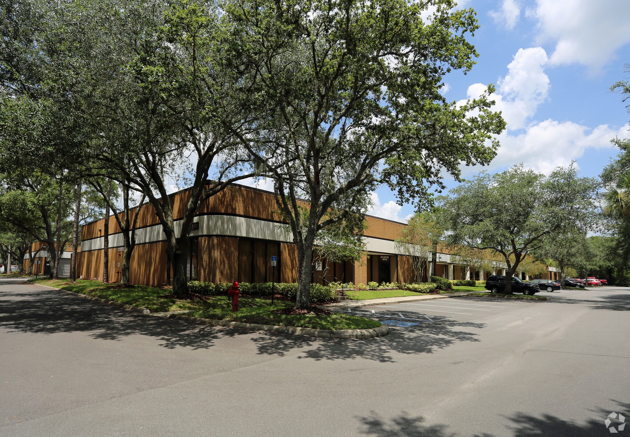 1911 N Us Hwy 301, Tampa, FL à louer Photo principale– Image 1 sur 11