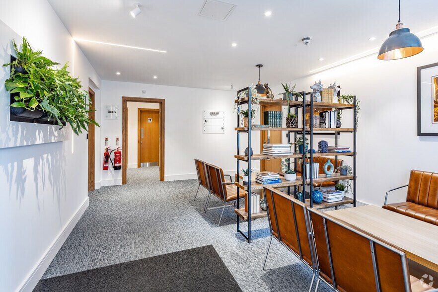 110 Manchester Rd, Altrincham à louer - Photo intérieure – Image 2 sur 72