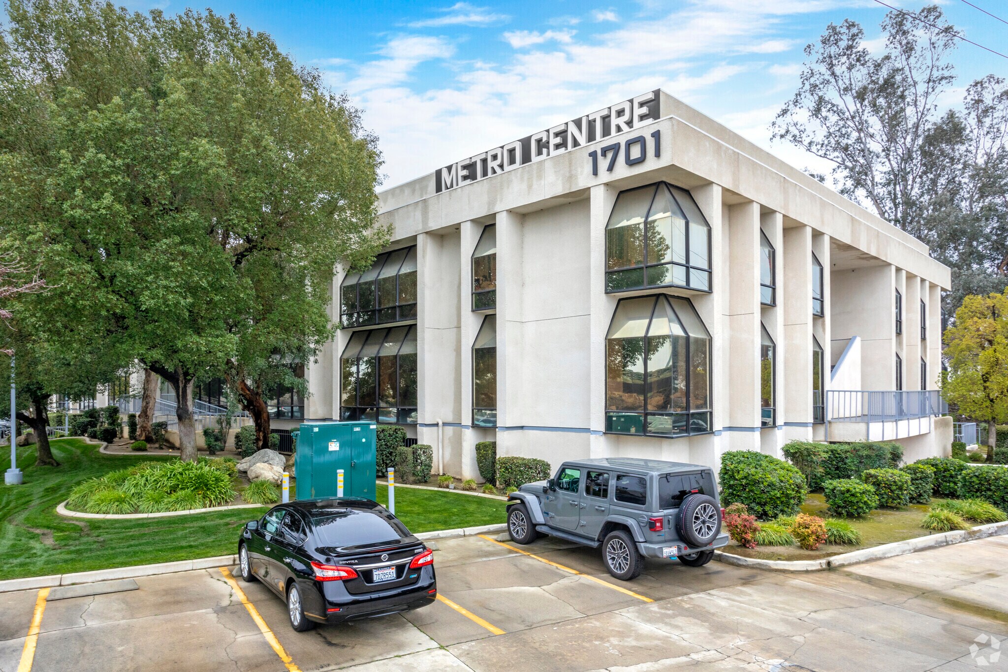 1701 Westwind Dr, Bakersfield, CA à louer Photo principale– Image 1 sur 18