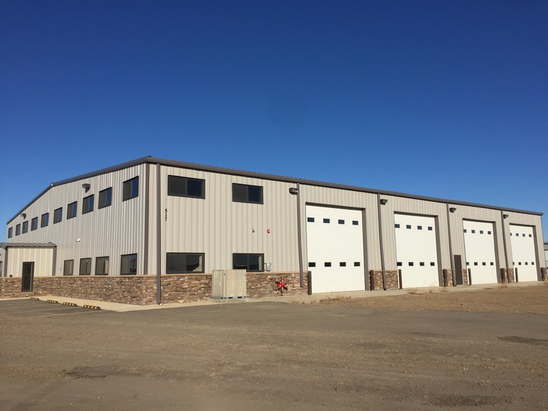 5818 Jefferson Ln, Williston, ND à vendre - Photo de l’immeuble – Image 1 sur 17
