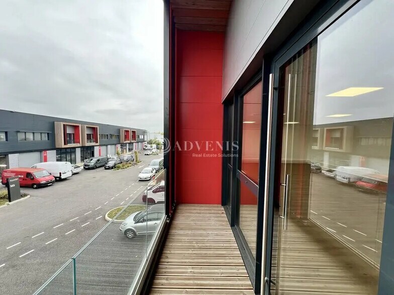 Local d’activités dans Éragny à louer - Photo de l’immeuble – Image 3 sur 10