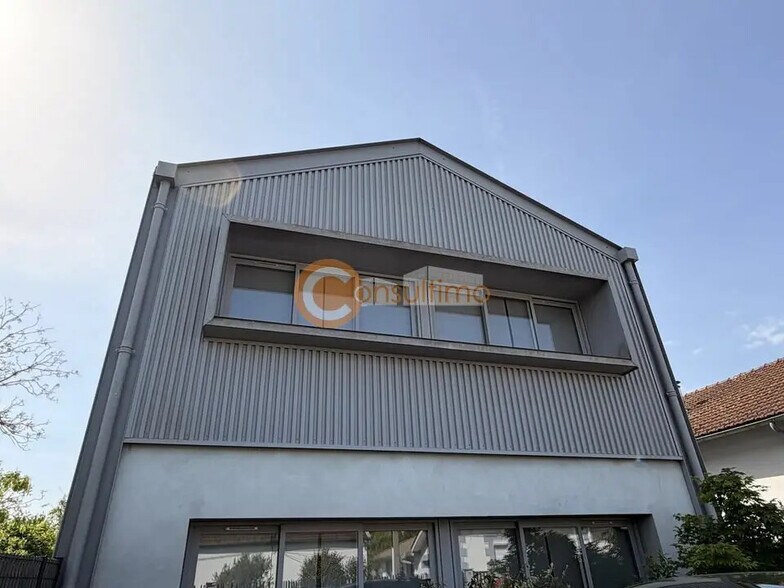 Local d'activités dans Cenon à vendre - Photo de l’immeuble – Image 3 sur 8