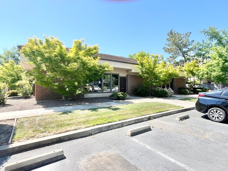 5301 Madison Ave, Sacramento, CA à louer - Photo de l’immeuble – Image 2 sur 26
