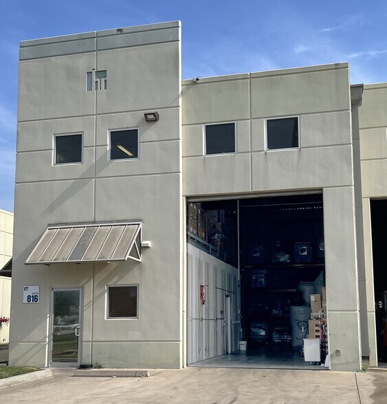5750 N Sam Houston Pky E, Houston, TX à louer - Photo de l’immeuble – Image 3 sur 4