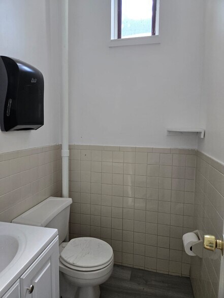 19902 32nd Ave, Flushing, NY à louer - Photo de l’immeuble – Image 3 sur 5