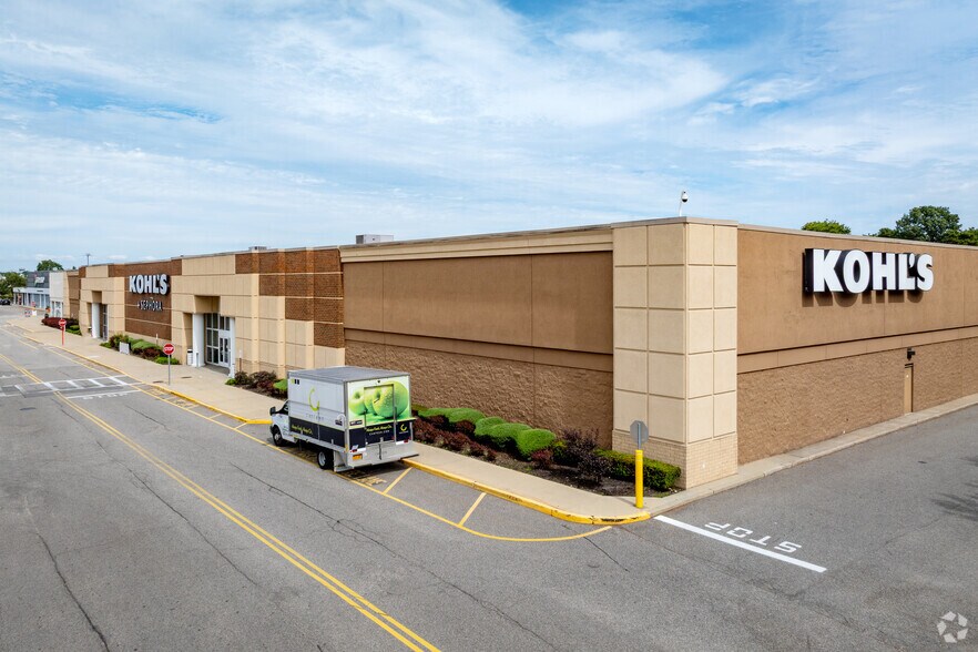 403-421 Commack Rd, Deer Park, NY à louer - Photo de l’immeuble – Image 1 sur 8