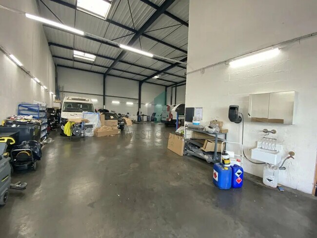 Plus de détails pour Bureau, Local d'activités à louer