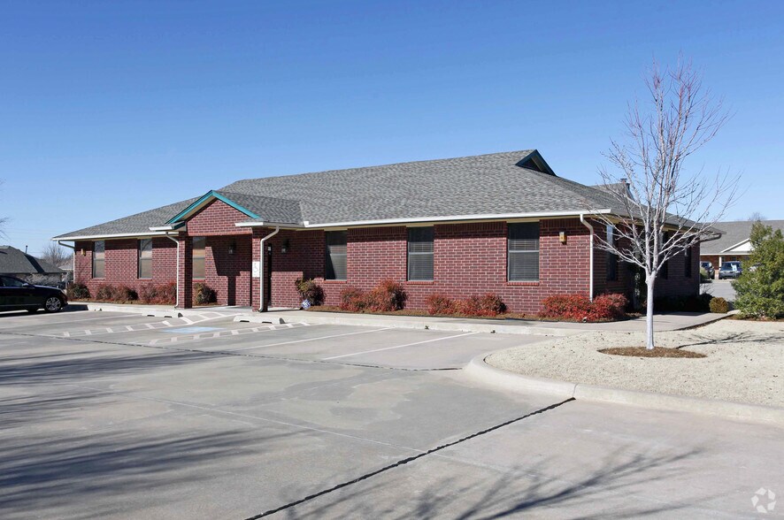 10401 Greenbriar Pky, Oklahoma City, OK à louer - Photo de l’immeuble – Image 2 sur 5