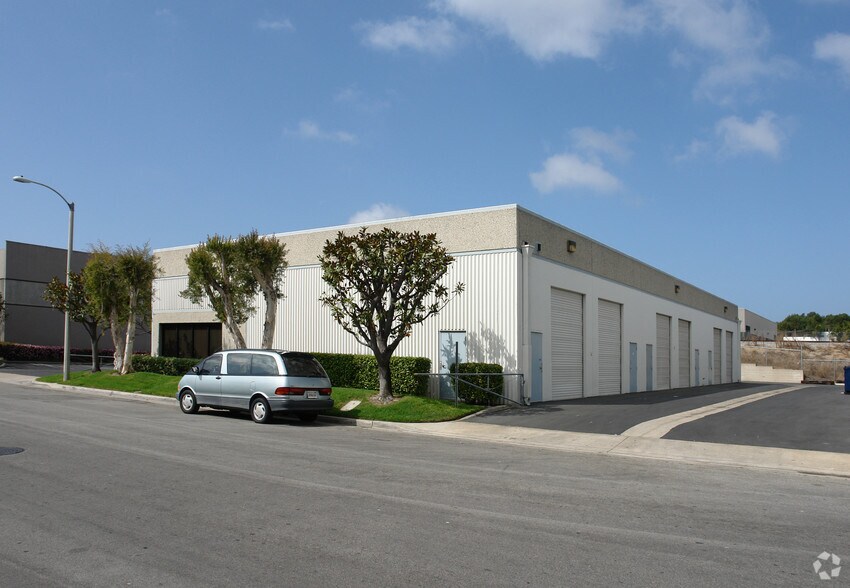 17731-17739 Sampson Ln, Huntington Beach, CA à louer - Photo de l’immeuble – Image 3 sur 3