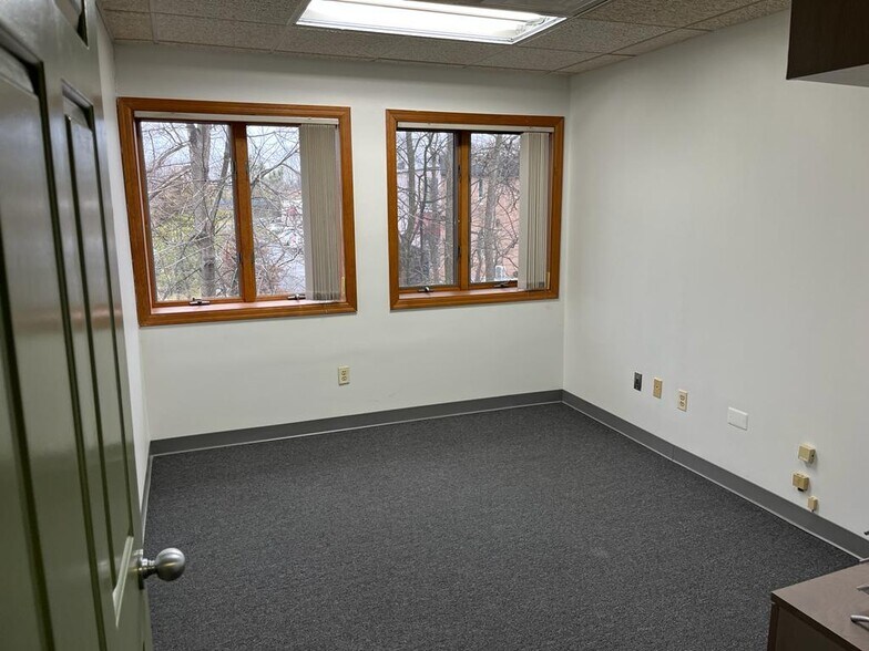 3840 Park Ave, Edison, NJ à vendre - Photo intérieure – Image 2 sur 25