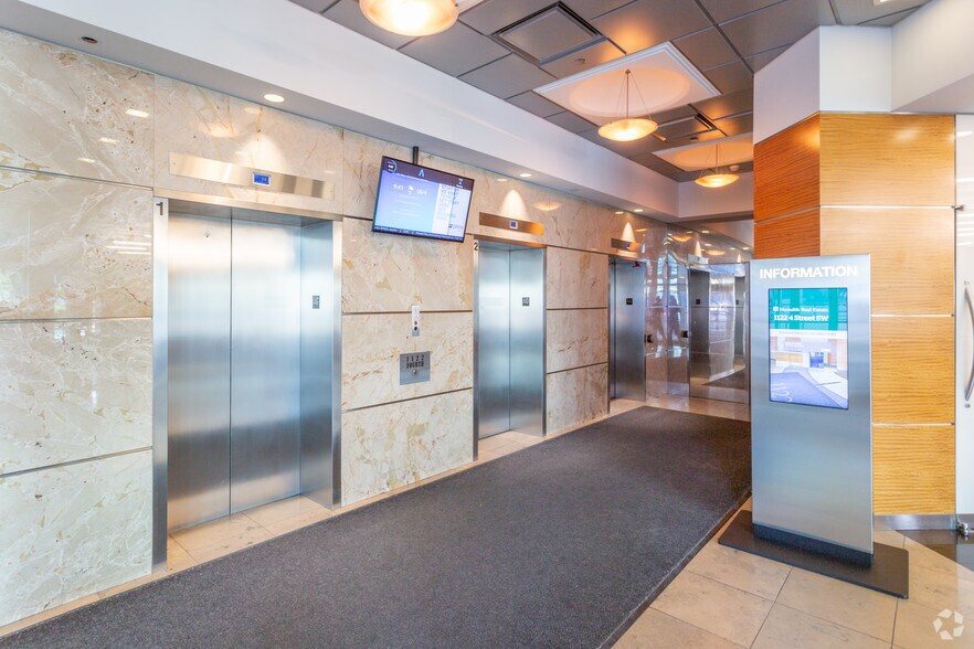1122 4th St SW, Calgary, AB à louer - Hall d’entrée – Image 3 sur 5