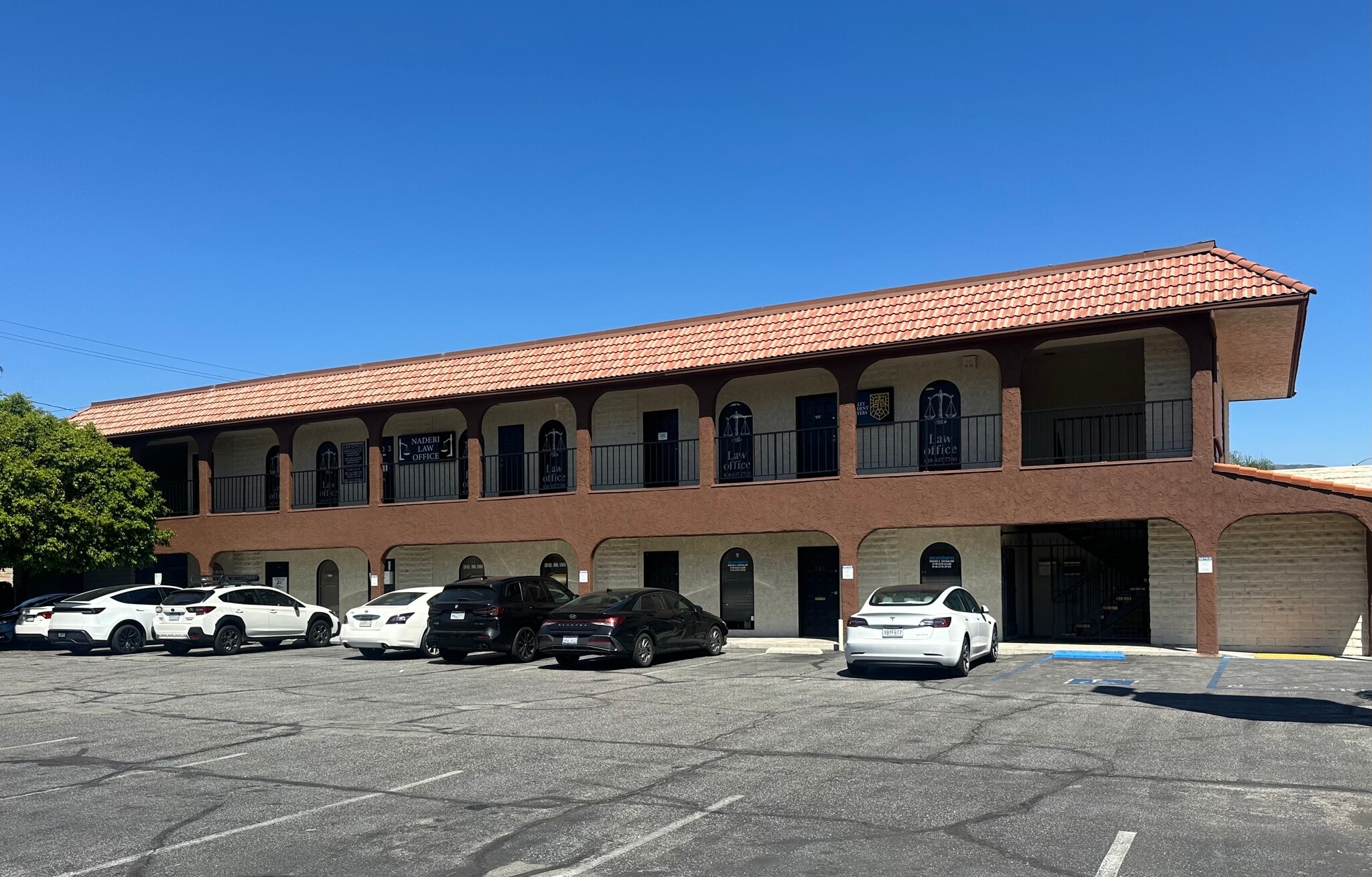 403-405 N MacLay Ave, San Fernando, CA à louer Photo principale– Image 1 sur 9