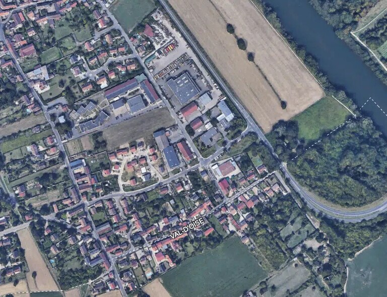 Local d'activités dans Jouy-le-Moutier à vendre - Photo de l’immeuble – Image 2 sur 2