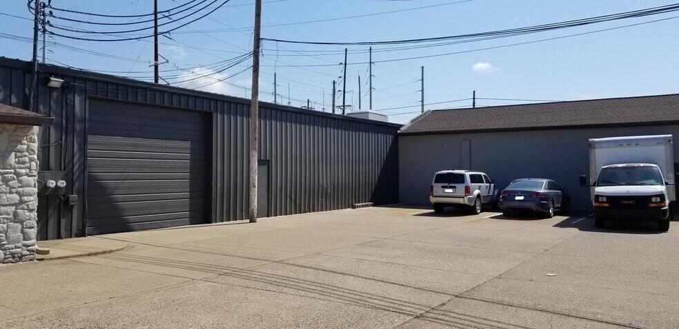 1525 N Heidelbach Ave, Evansville, IN à louer - Photo de l’immeuble – Image 2 sur 9