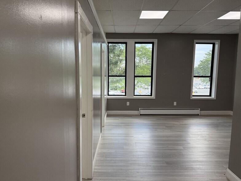 494 Main St, New Britain, CT à louer - Photo de l’immeuble – Image 2 sur 5
