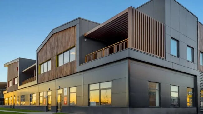 Plus de détails pour Local d’activités à vendre