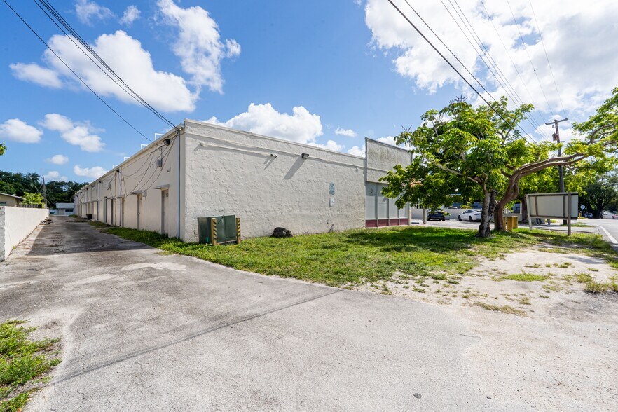 1620-1648 NE 148th St, Miami, FL à vendre - Photo de l’immeuble – Image 3 sur 19