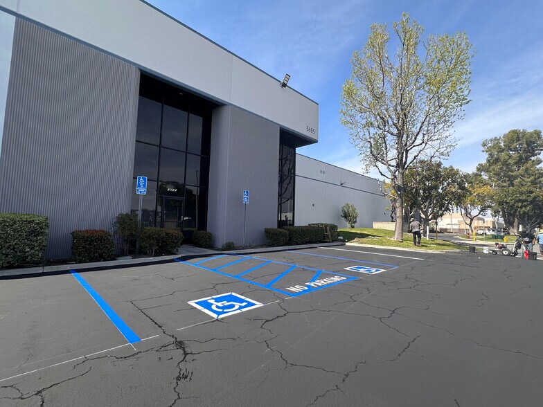 5655 Dolly Ave, Buena Park, CA à louer - Photo de l’immeuble – Image 2 sur 4