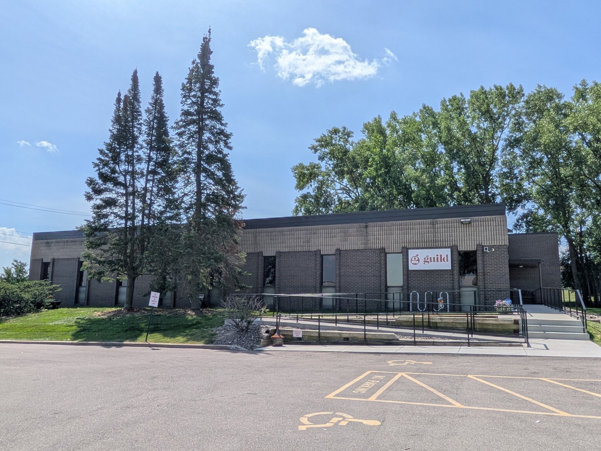 1740 Livingston Ave, West Saint Paul, MN à vendre Photo de l’immeuble– Image 1 sur 7