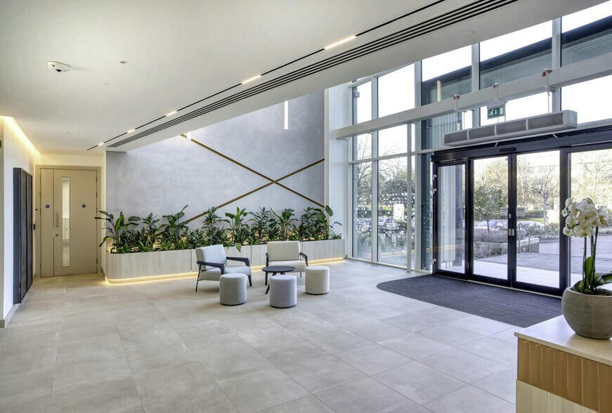 3 Arlington Sq, Bracknell à louer - Photo intérieure – Image 3 sur 18