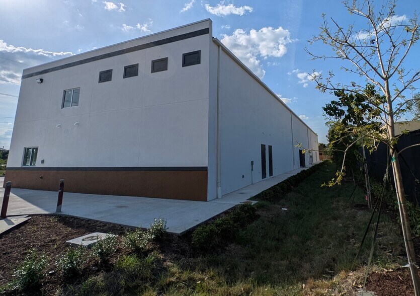 815 South Macedo Blvd, Port Saint Lucie, FL à louer - Photo de l’immeuble – Image 2 sur 5