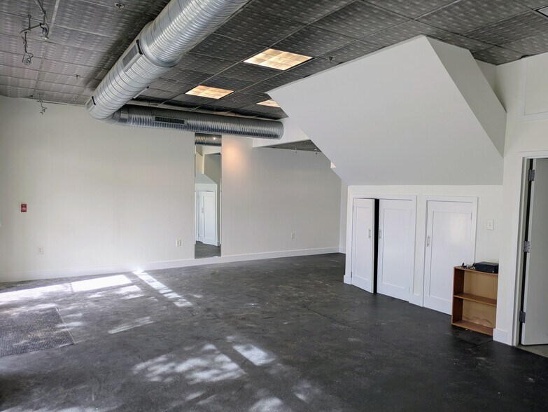 400 W Rosemary St, Chapel Hill, NC à louer - Photo de l’immeuble – Image 3 sur 8