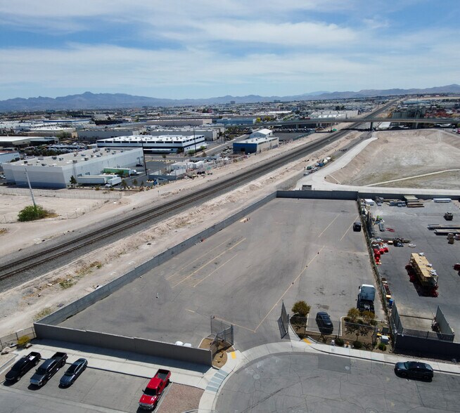 4241 Reno Ave, Las Vegas, NV à louer - Photo principale – Image 1 sur 9