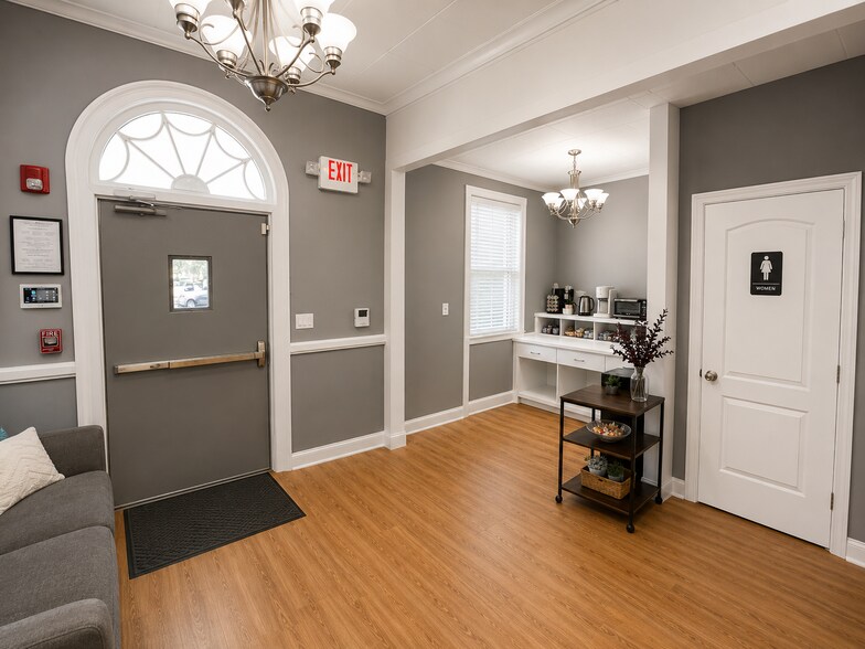 240-242 Lincoln Pl, Westbury, NY à vendre - Photo intérieure – Image 3 sur 13