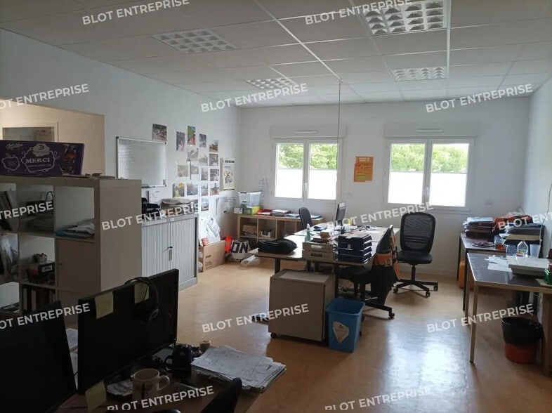 Local d’activités dans Orvault à louer - Photo de l’immeuble – Image 3 sur 8